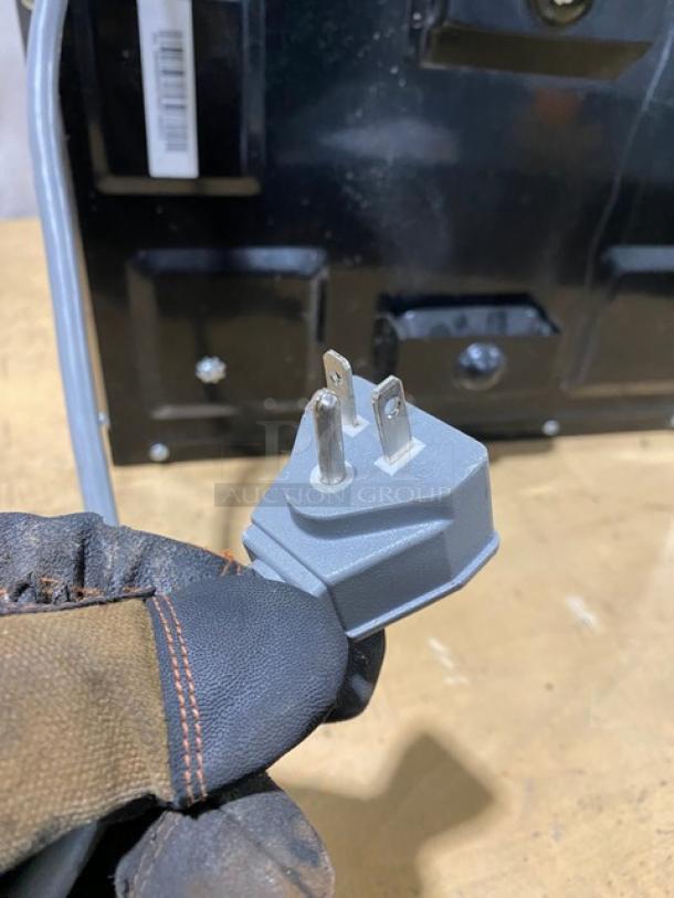 Solwave! 2020 Late Model! Commercial Stainless Steel Electric Powered Countertop Microwave Oven! Model: 180MWHD21 SN: 200601037! 208-230V 1 Phase! - Image 5 of 8