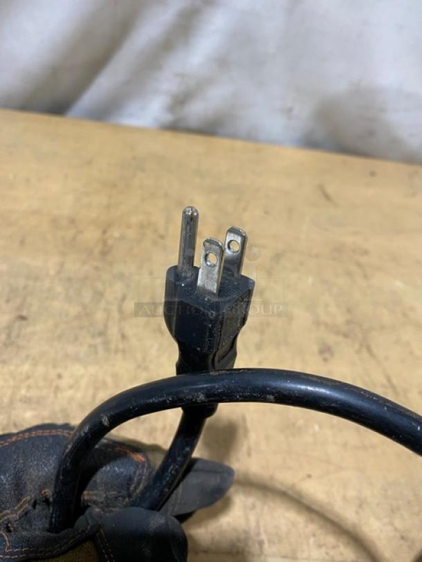 Robot Coupe Commercial Stainless Steel Countertop Automatic Juice Extractor/Centrifugal Juicer! Model: J100 Ultra SN: 7140206703L-11! 120V 1 Phase! - Image 9 of 9