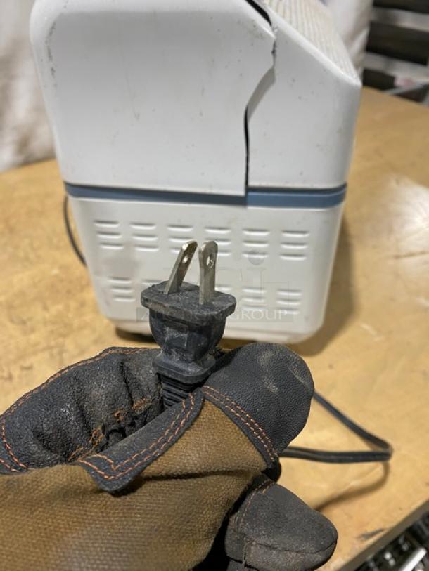 Zijirushi Home Bakery Supreme Series Commercial White Electric Powered Countertop Bread Maker! Model: BBCC-X20 SN: 5790511! 120V 1 Phase! - Image 9 of 9