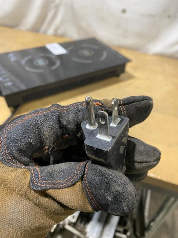 Avantco Commercial Electric Powered Drop-In/Countertop Double Induction Range! Model: 177ID18DB SN: 177ID18DB-2021110172! 208-240V! - Image 6 of 7