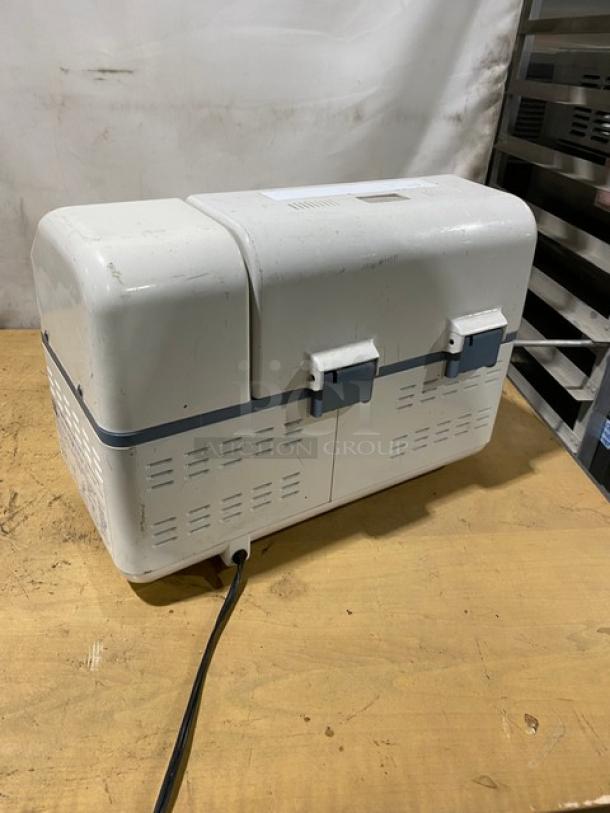 Zijirushi Home Bakery Supreme Series Commercial White Electric Powered Countertop Bread Maker! Model: BBCC-X20 SN: 5790511! 120V 1 Phase! - Image 4 of 9