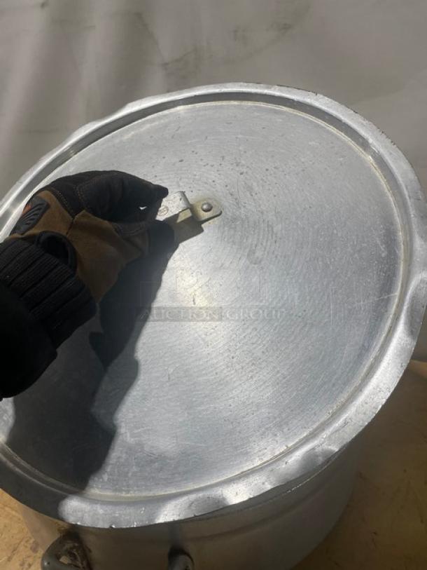 Winco Commercial Heavy Duty Brazier/Casserole Pan! With Lid & Handles! - Image 5 of 9