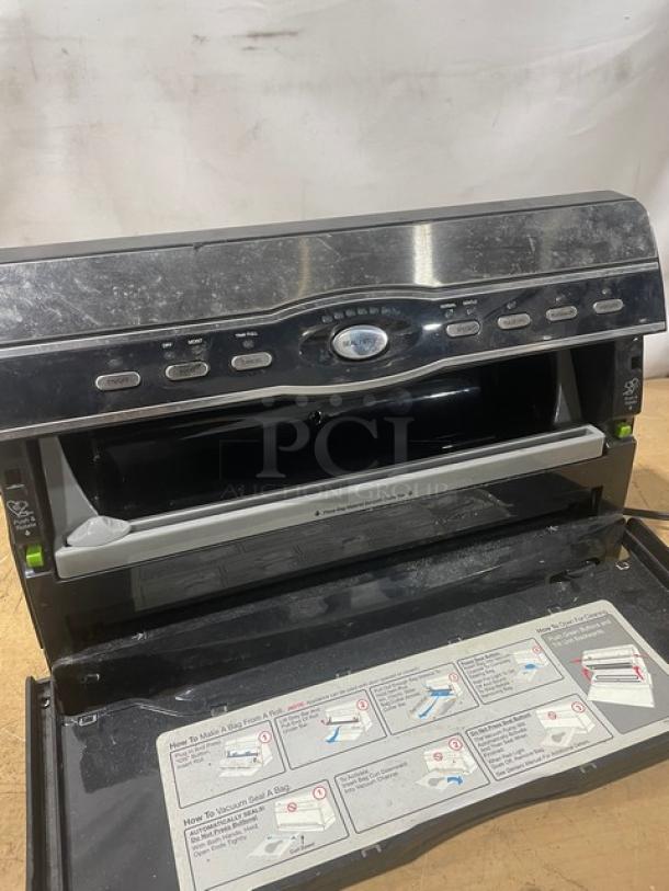 Food Saver Commercial Stainless Steel Electric Powered Countertop Vacuum Sealer! - Image 4 of 6
