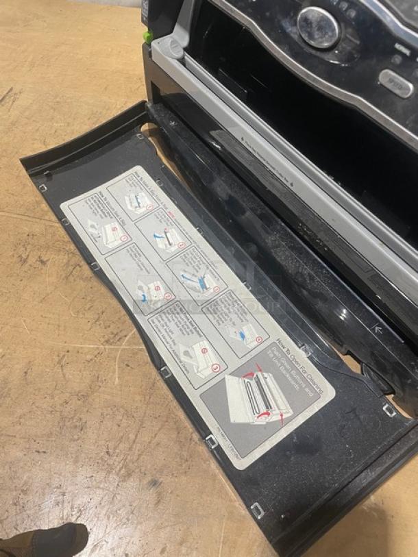 Food Saver Commercial Stainless Steel Electric Powered Countertop Vacuum Sealer! - Image 6 of 6