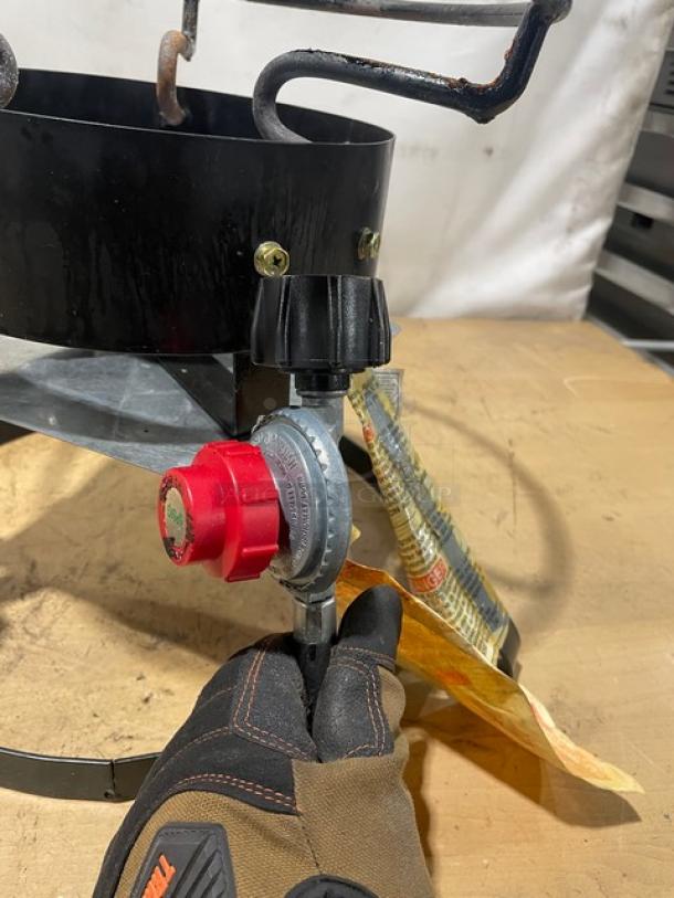 Commercial Cast Iron Liquid Propane Powered Portable Single Burner! - Image 5 of 5