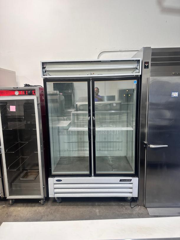Excellent Nor-Lake NLGFP48-HG-B Two Glass Door Freezer 115volt Tested and Working! - Image 3 of 8