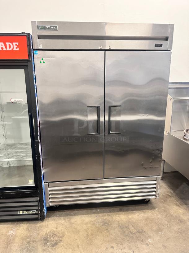 Late Model Excellent True T-49F-HC 54" Two Section Reach In Freezer 115volt Tested and Working! - Image 4 of 9