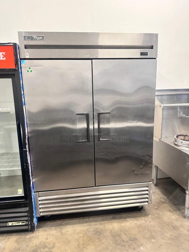 Late Model Excellent True T-49F-HC 54" Two Section Reach In Freezer 115volt Tested and Working! - Image 5 of 9