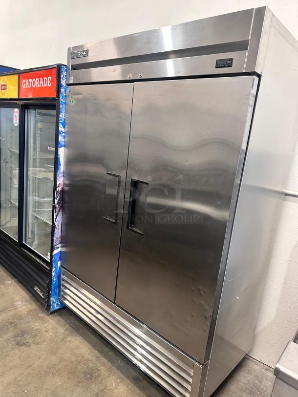 Late Model Excellent True T-49F-HC 54" Two Section Reach In Freezer 115volt Tested and Working! - Image 9 of 9
