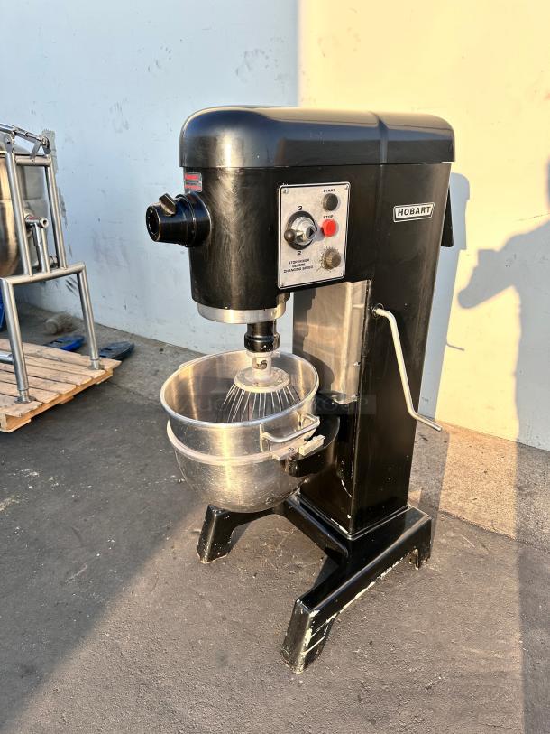 Excellent Hobart D330- 30 Quart Commercial 1-1/4HP, 208V, 1 Phase Dough Mixer Tested and Working! - Image 1 of 9