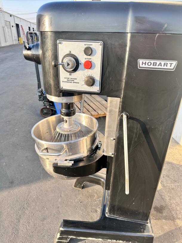 Excellent Hobart D330- 30 Quart Commercial 1-1/4HP, 208V, 1 Phase Dough Mixer Tested and Working! - Image 7 of 9