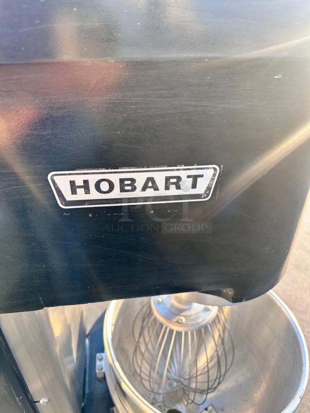 Excellent Hobart D330- 30 Quart Commercial 1-1/4HP, 208V, 1 Phase Dough Mixer Tested and Working! - Image 9 of 9