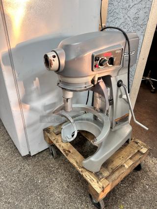 Hobart HL200 Legacy+ 20 qt Planetary Mixer - Bench Model, 1/2 hp, 115volt Tested and Working! 'needs bowl'