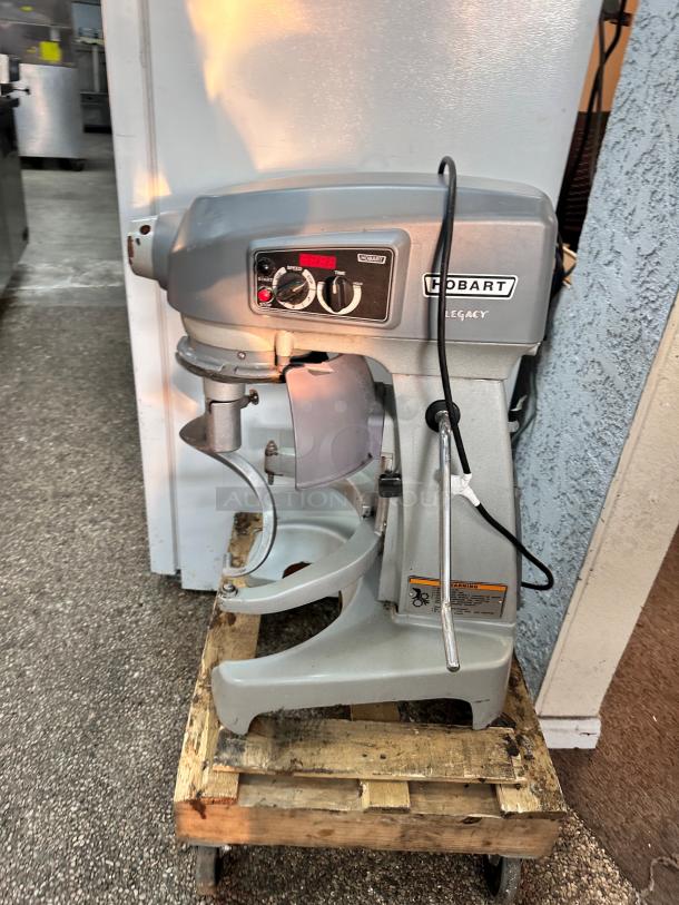 Hobart HL200 Legacy+ 20 qt Planetary Mixer - Bench Model, 1/2 hp, 115volt Tested and Working! 'needs bowl' - Image 5 of 8