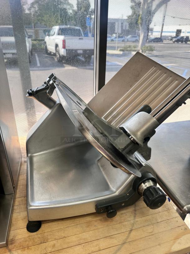 Excellent Hobart 2812 12" Blade Commercial Manual Meat Slicer 115volt Tested and Working! - Image 2 of 7