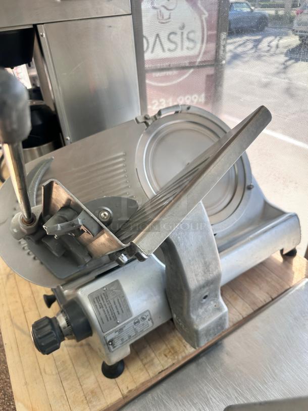 Excellent Hobart 2812 12" Blade Commercial Manual Meat Slicer 115volt Tested and Working! - Image 5 of 7