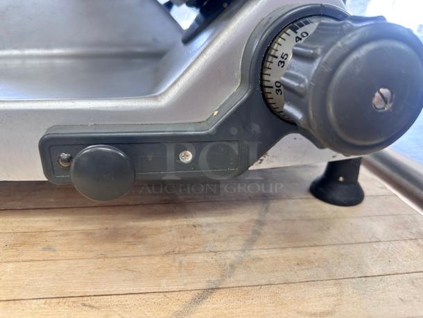 Excellent Hobart 2812 12" Blade Commercial Manual Meat Slicer 115volt Tested and Working! - Image 7 of 7