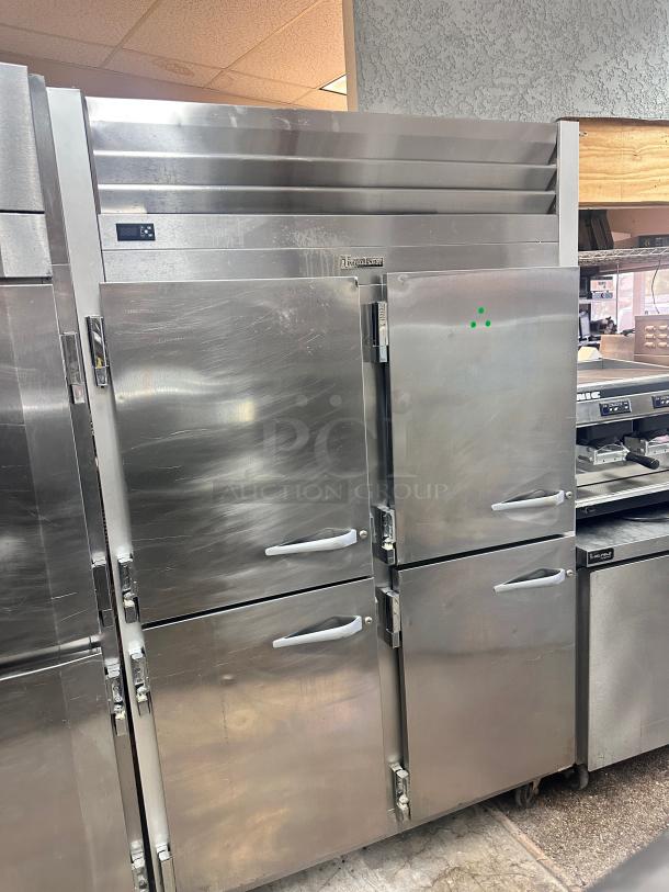 Excellent Traulsen G20003 52" Two Section Reach-In Refrigerator w/ 4 Solid Half-Doors 46 cu. ft. 115volt Tested and Working! - Image 2 of 8