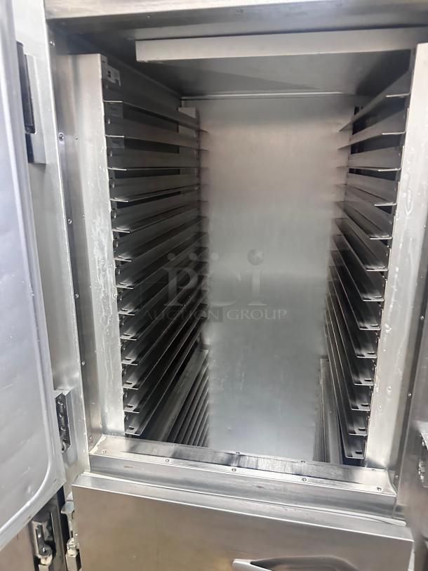 Excellent Traulsen G20003 52" Two Section Reach-In Refrigerator w/ 4 Solid Half-Doors 46 cu. ft. 115volt Tested and Working! - Image 5 of 8