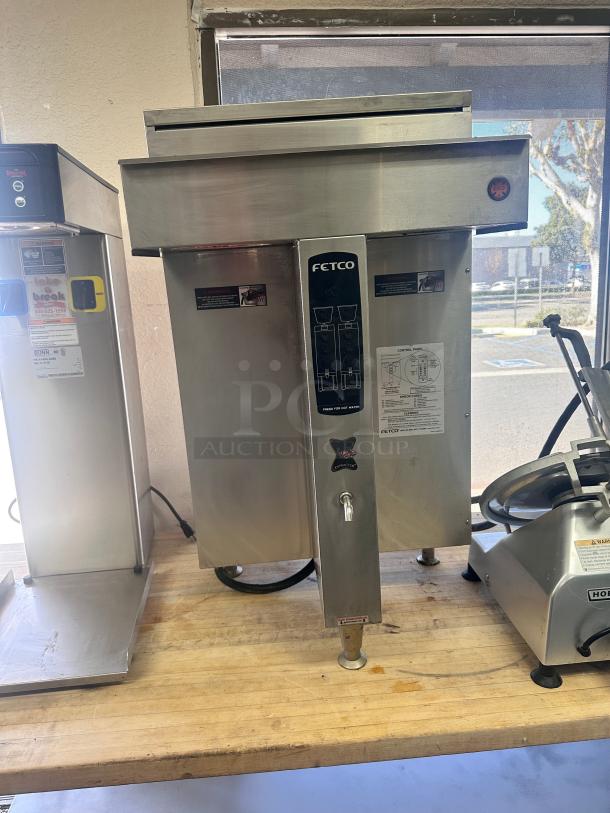 Excellent Fetco CBS-2052e Twin Dual Automatic Coffee Brewer Extractor 120/208V Tested and Working! - Image 1 of 6