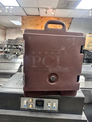 Clean Cambro 300MPC Front-Load Insulated Food Pan Carriers