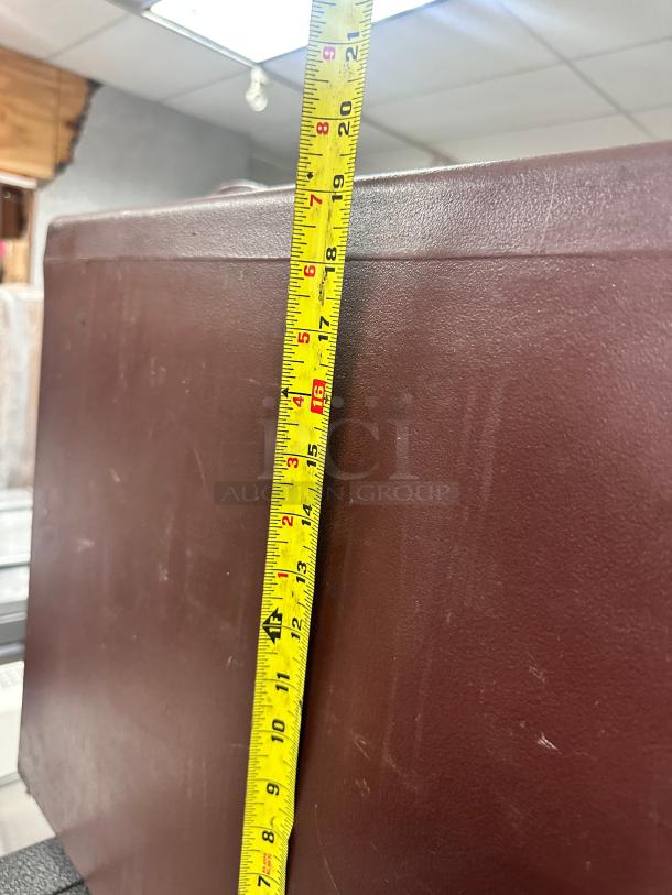 Clean Cambro 300MPC Front-Load Insulated Food Pan Carriers - Image 9 of 11