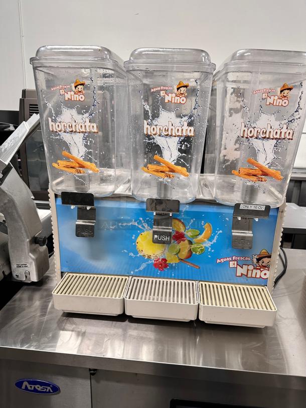 Late Model Excellent Crathco D35-4 Refrigerated Drink Dispenser w/ (3) 5 gal Bowls, Pre Mix, 115v Tested and Working! - Image 4 of 9