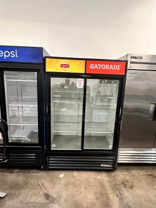 Excellent True  51"  Two Section Glass Door Merchandiser - (2) Sliding Doors, Black, 115v Tested and Working!