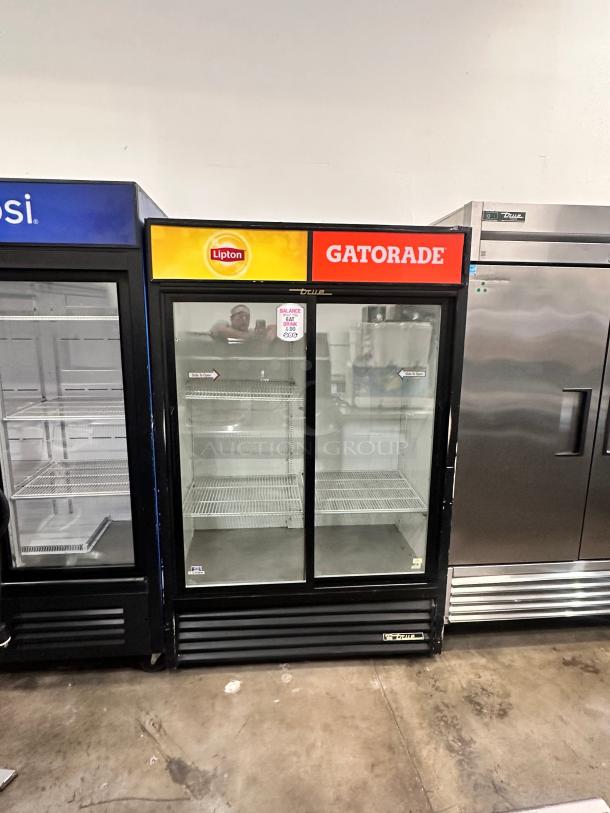 Excellent True  51"  Two Section Glass Door Merchandiser - (2) Sliding Doors, Black, 115v Tested and Working! - Image 2 of 5