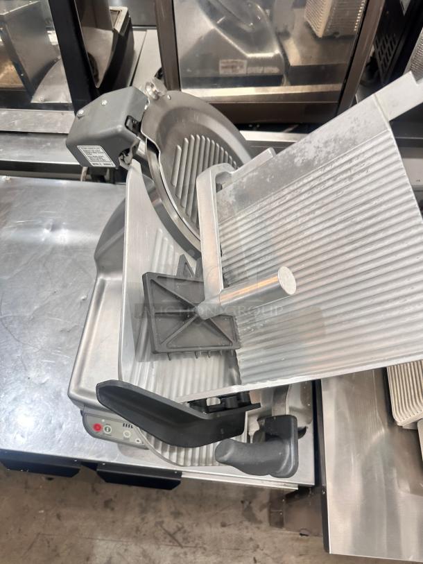 Excellent Hobart 13" Automatic Slicer with Removable Knife - 1/2 hp 115volt Tested and Working! - Image 5 of 12