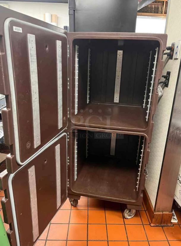 Excellent Cambro  Insulated Food Carrier w/ (26) Pan Capacity, Security Package, Brown - Image 4 of 4