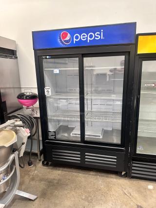 Wow QBD CD45-HC Sliding 2 Door Upright Pop Juice Fridge Cooler 115volt Tested and Working!