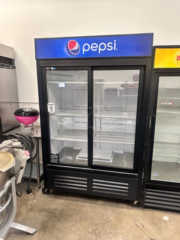 Wow QBD CD45-HC Sliding 2 Door Upright Pop Juice Fridge Cooler 115volt Tested and Working! - Image 3 of 8