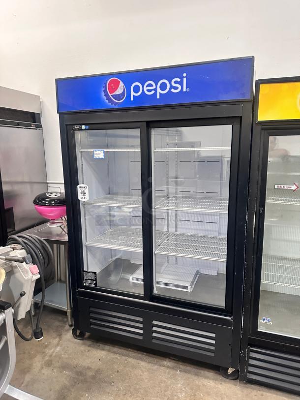 Wow QBD CD45-HC Sliding 2 Door Upright Pop Juice Fridge Cooler 115volt Tested and Working! - Image 5 of 8