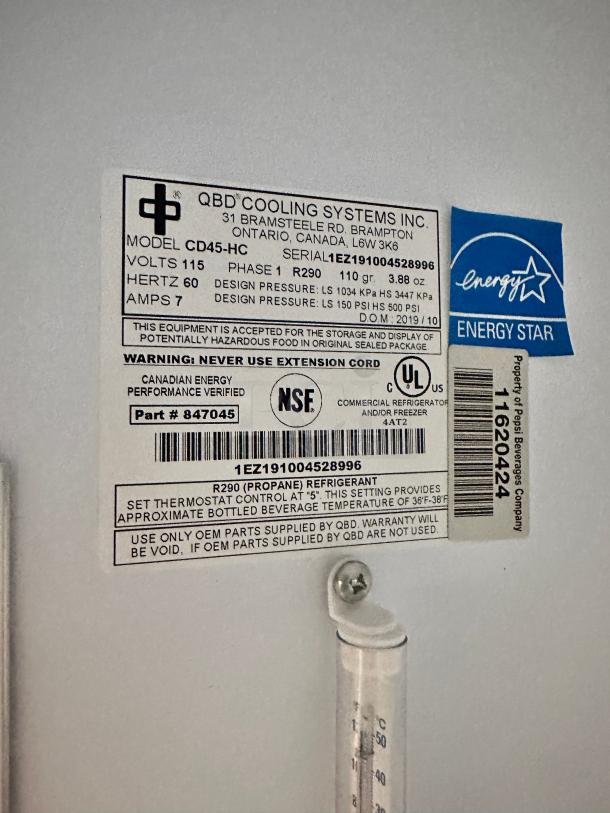 Wow QBD CD45-HC Sliding 2 Door Upright Pop Juice Fridge Cooler 115volt Tested and Working! - Image 6 of 8