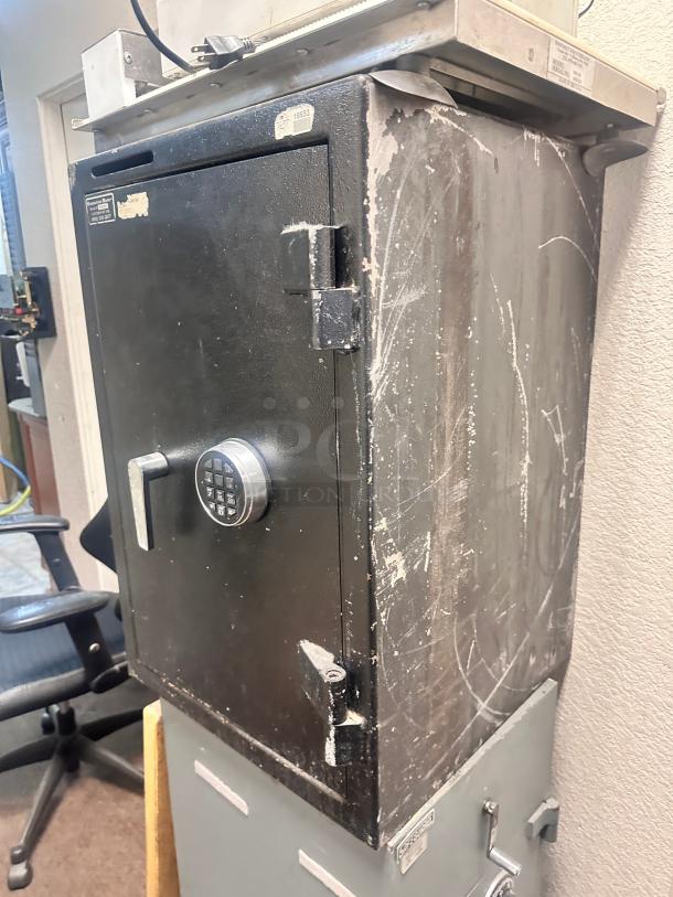 Restaurant Style Drop Safe No Combination - Image 7 of 7