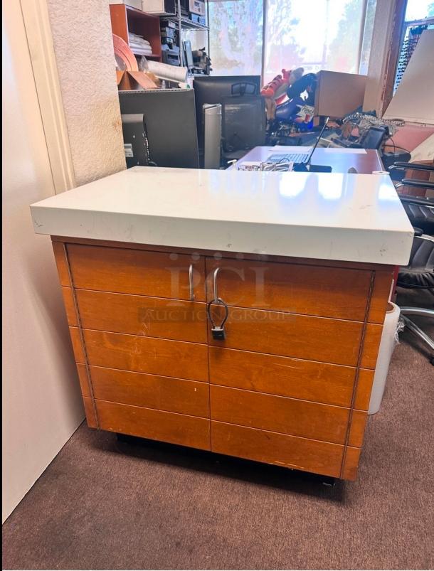 Wooden Host Station With Marble Top 36x24x36 - Image 4 of 9
