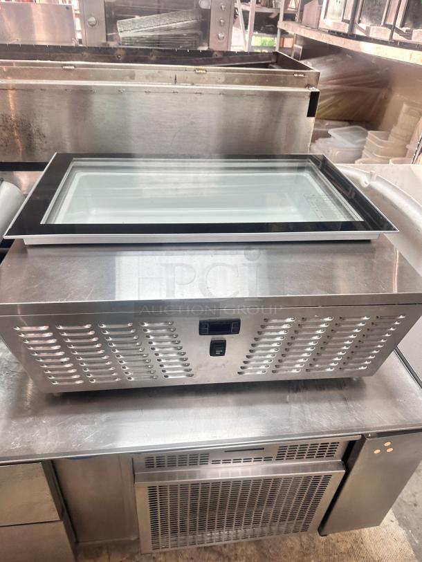 Excellent Counter Top 32" Display Ice Cream Freezer 115volt Tested and Working! - Image 5 of 7