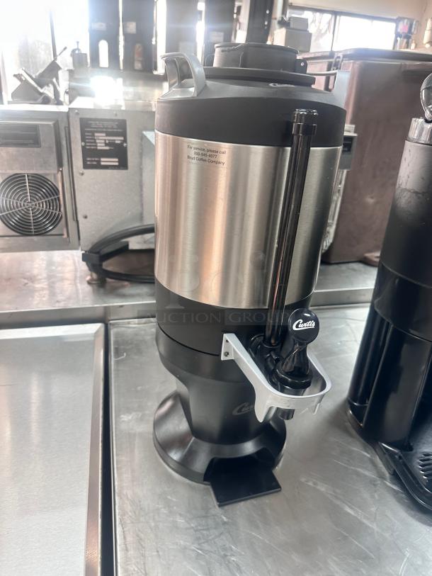 Excellent Curtis  Thermo Pro 1.5 Gal Insulated Portable Server - Image 3 of 5