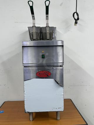 Avantco Natural Gas Stainless Steel Floor Fryer - 70,000 BTU