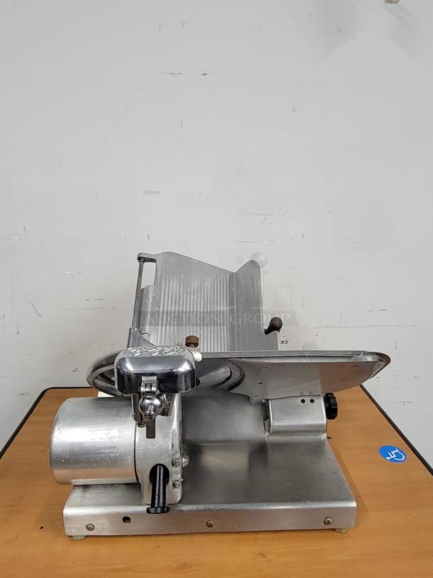GLOBE  commercial 12-inch belt-driven meat slicer - Image 3 of 4