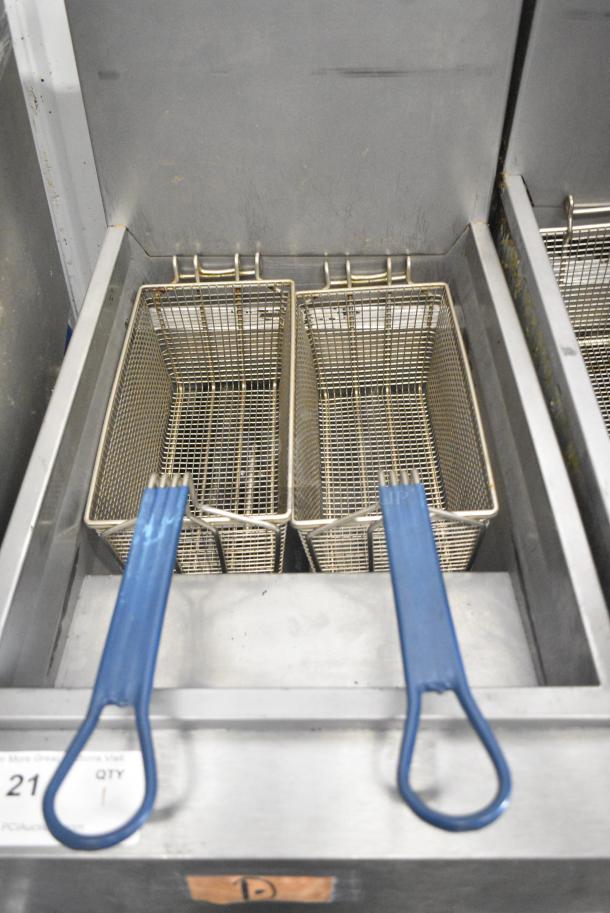 Vulcan 1VEG35M-1 Stainless Steel Commercial Floor Style Natural Gas Powered Deep Fat Fryer w/ 2 Metal Fry Baskets. 70,000 BTU. - Image 3 of 6
