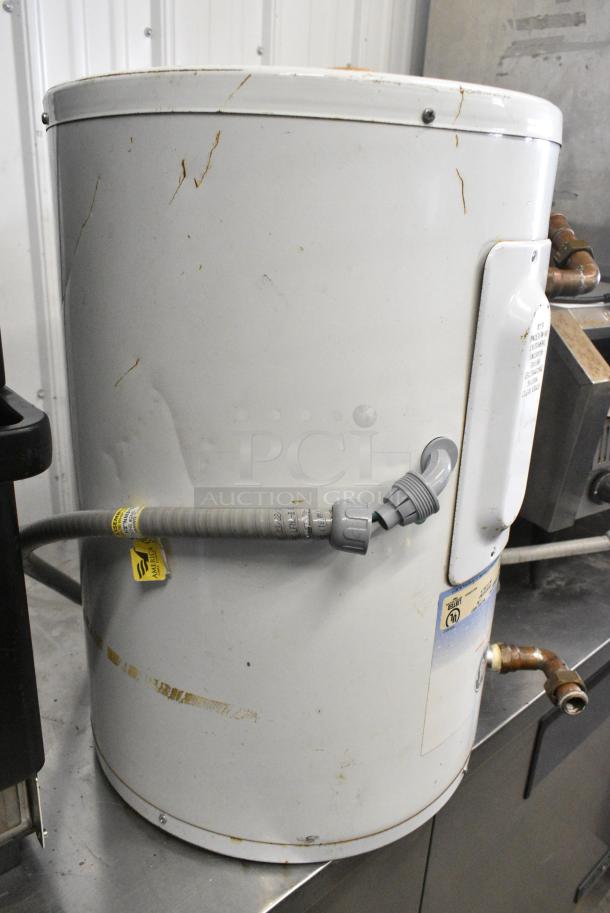General Electric GE10P06SAG Metal Water Heater. - Image 3 of 5
