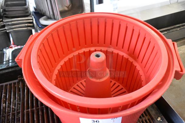 Chef Master Red Poly Lettuce Spinner Salad Spinner. - Image 3 of 5