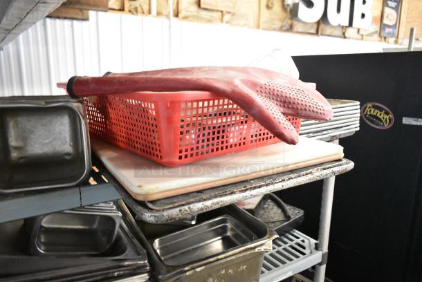 ALL ONE MONEY! Lot of Various Items Including Metal Baking Pans and Bowls - Image 5 of 6