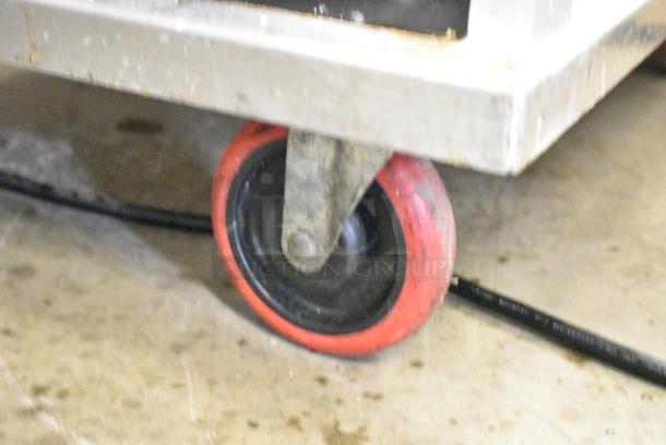 Win-holt NHPL-1836 CA/L/ECO Metal Commercial Heated holding Pan on Commercial Casters. 115 Volts, 1 Phase. Tested and Working! - Image 3 of 7