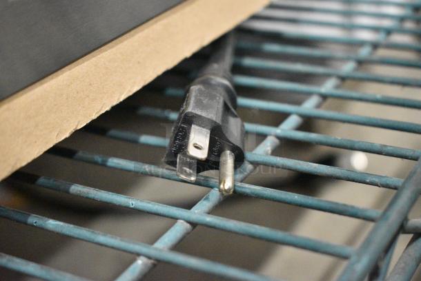 Wisco 561 Stainless Steel Countertop Electric Pizza Oven. 120 Volts, 1 Phase. Tested and Working! - Image 6 of 7