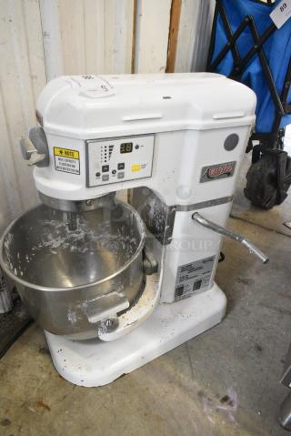 Avantco 177MIX8WH Metal Countertop 8 Quart Planetary Dough Mixer w/ Stainless Steel Mixing Bowl. 120 Volts, 1 Phase. Tested and Working!