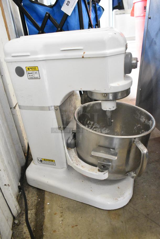 Avantco 177MIX8WH Metal Countertop 8 Quart Planetary Dough Mixer w/ Stainless Steel Mixing Bowl. 120 Volts, 1 Phase. Tested and Working! - Image 4 of 6