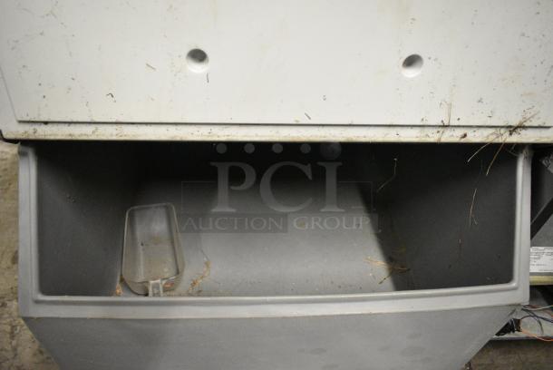 Hoshizaki KM-250BAE Metal Commercial Ice Machine Head on Ice Bin. 115-120 Volts, 1 Phase. - Image 3 of 6